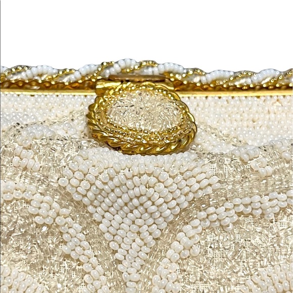 Vintage white beaded evening bag with chain - Picture 10 of 13